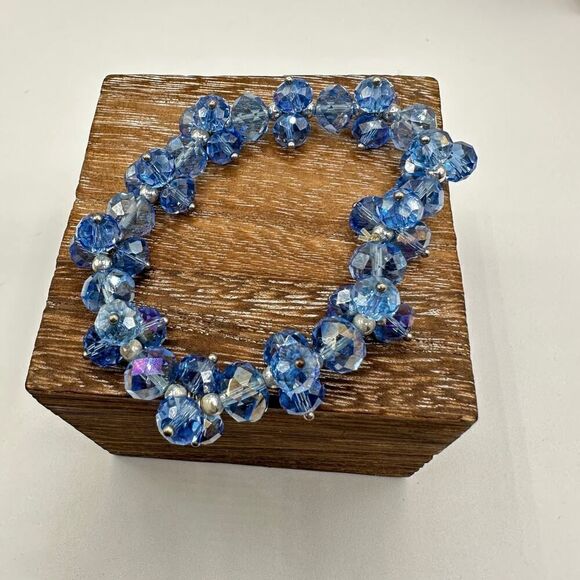Sky Blue Faceted Crystal Stretch Bracelet - Picture 1 of 3